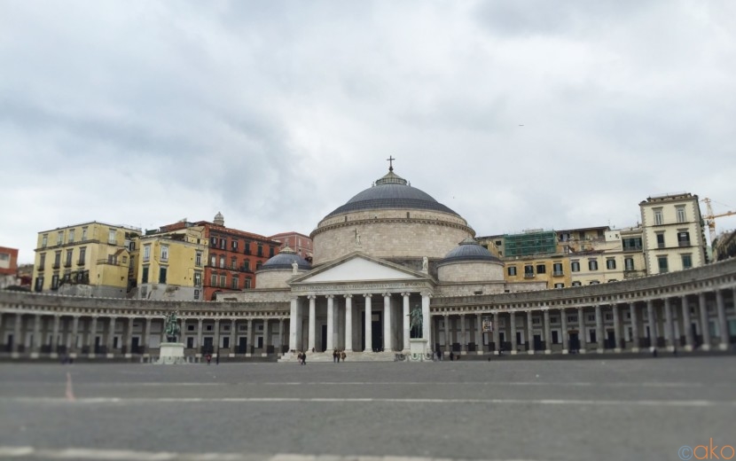 ど迫力スケールに唖然！ナポリ・プレビシート広場がとにかくスゴい！ | イタリア観光ガイド