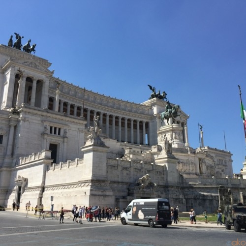 ローマ「ヴィットーリオ・エマヌエーレ2世記念堂」徹底解説ガイド♪ | イタリア観光ガイド