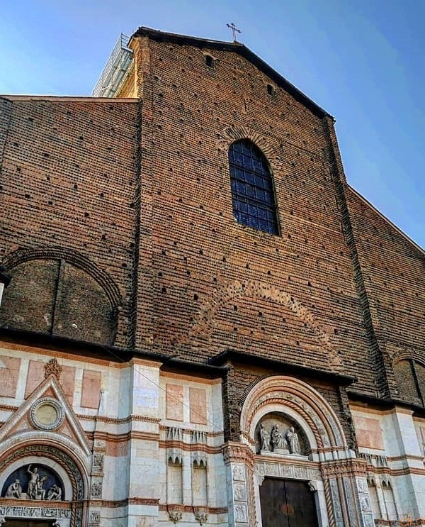 欧州有数の巨大な教会。ボローニャ「サン・ペトローニオ聖堂」 | イタリア観光ガイド