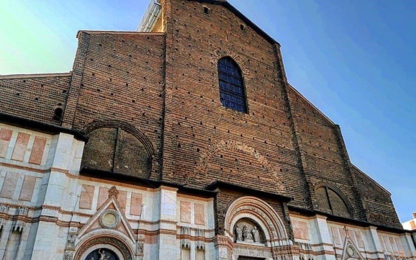 欧州有数の巨大な教会。ボローニャ「サン・ペトローニオ聖堂」 | イタリア観光ガイド