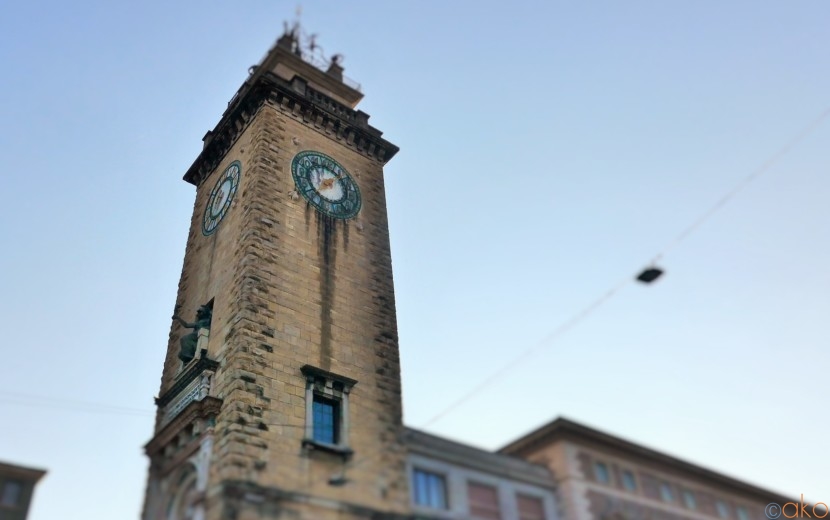 ベルガモの新市街のシンボル、戦没者の塔は必見です！｜イタリア観光ガイド