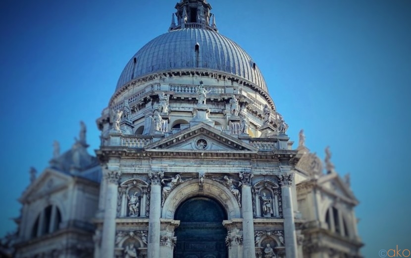 祈りの場。ヴェネツィア、サンタ・マリア・デッラ・サルーテ聖堂｜イタリア観光ガイド