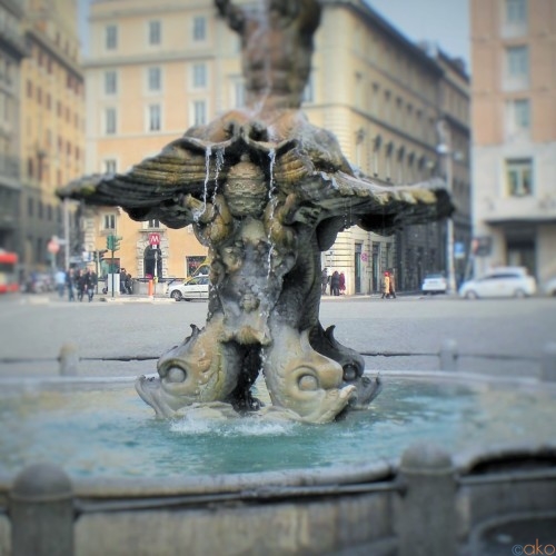 アンデルセンも愛したローマの憩いの場、トリトーネの噴水｜ イタリア観光ガイド