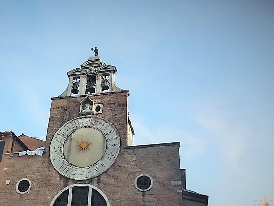 大きな時計が目印！ヴェネツィア、サン・ジャコモ・リアルト教会｜ イタリア観光ガイド