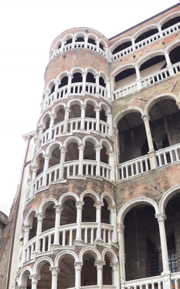 ヴェネツィアいち美しい階段、ボーヴォロの階段に上ってみたい！｜イタリア観光ガイド