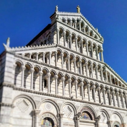 「ピサの斜塔」は脇役！？真のヒロイン、ピサ大聖堂｜イタリア観光ガイド