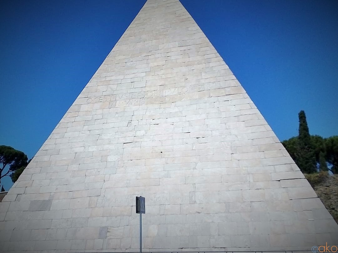 ローマにある珍百景！ガイウス・ケスティウスのピラミッド｜イタリア観光ガイド