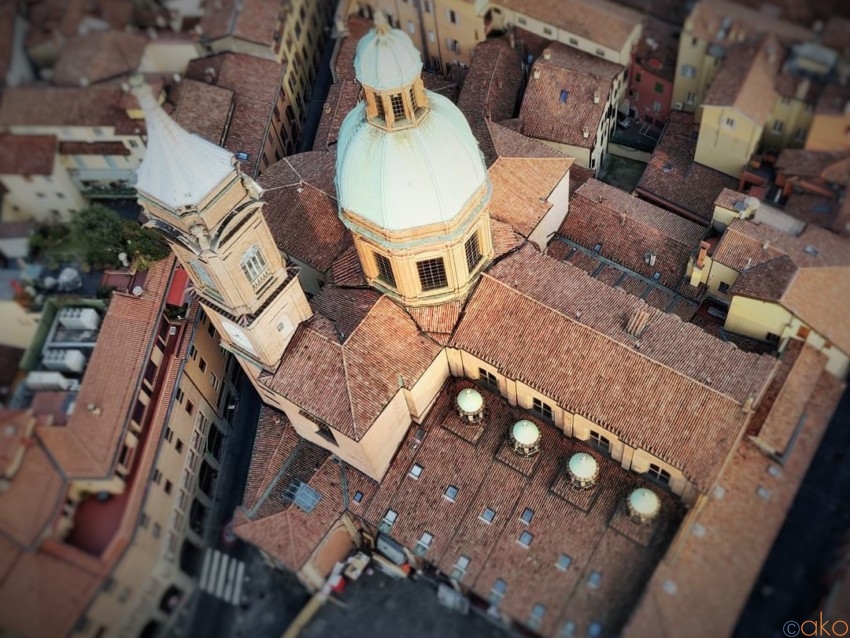 斜塔のすぐ横！ボローニャ、聖バルトロメオ教会に行ってみて！｜イタリア観光ガイド