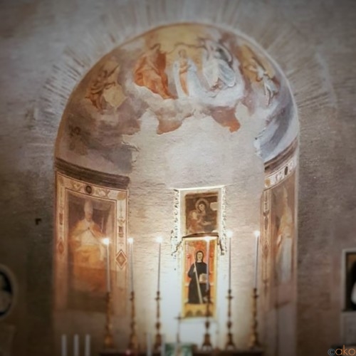ローマ最小級！サン・ベネデット・イン・ピシヌーラ教会に癒される。｜イタリア観光ガイド