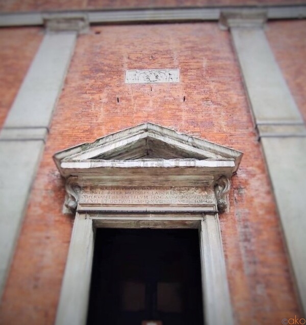 隠れた入口を探せ！ミラノ、サン・ナツァーロ・イン・ブローロ聖堂｜イタリア観光ガイド