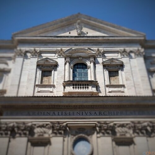 柔らかな光差し込む。ローマ、サン・カルロ・アイ・カティナーリ教会｜イタリア観光ガイド