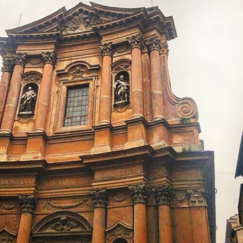 ローマ、サンティッシマ・トリニタ・デイ・ペッレグリーニ教会｜イタリア観光ガイド