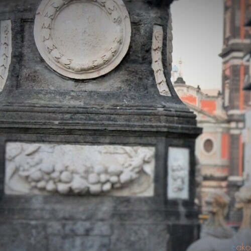 ナポリの歴史が動いた場所。メルカート広場｜イタリア観光ガイド