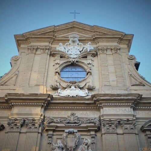 美しい彫刻。フィレンツェ、サンティ・ミケーレ・エ・ガエターノ教会｜イタリア観光ガイド