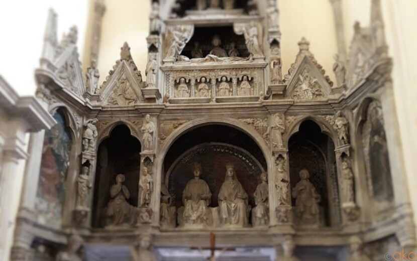 巨大彫刻に唖然。ナポリ、サン・ジョヴァンニ・ア・カルボナーラ教会｜イタリア観光ガイド