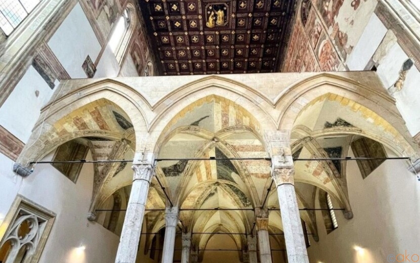 ナポリの隠れ教会。サンタ・マリア・ドンナレジーナ・ヴェッキア教会｜イタリア観光ガイド