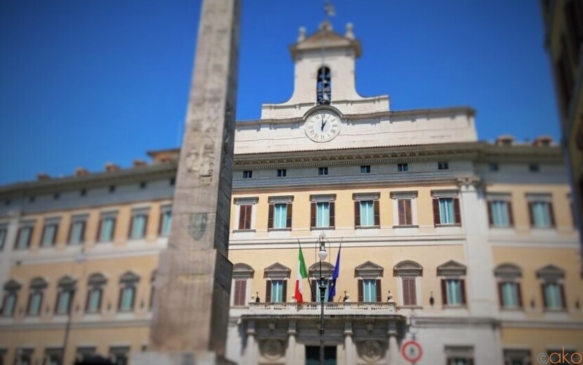イタリアの国会議事堂前に広がる。ローマ、モンテチトーリオ広場｜イタリア観光ガイド