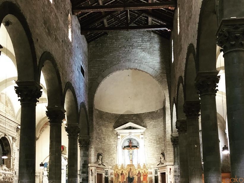 フィレンツェの芸術家たちの美の饗宴、サンティ・アポストリ教会｜イタリア観光ガイド