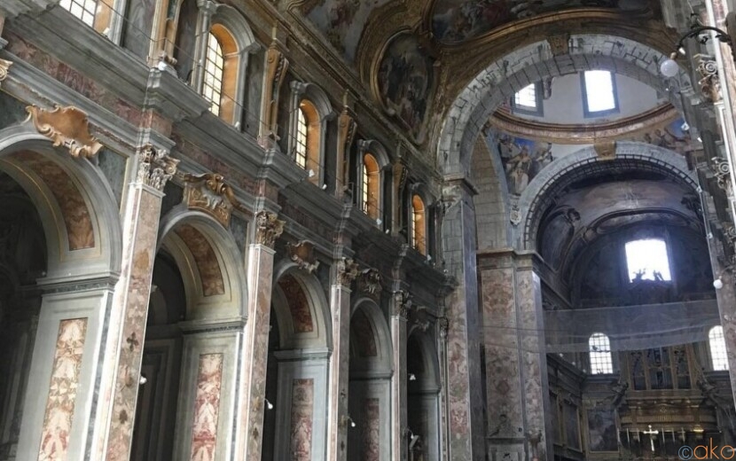 ナポリ有数のスケール、サンティ・セヴェリーノ・エ・ソッシオ教会｜イタリア観光ガイド