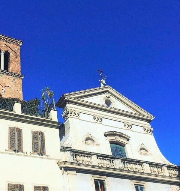 鹿の頭がトレードマーク。ローマ、サンテウスタキオ聖堂｜イタリア観光ガイド