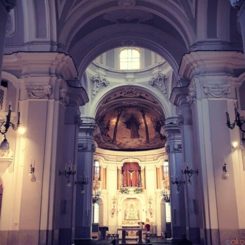 結婚式でも人気。ナポリ、サン・パスクアーレ・ア・キアイア教会｜イタリア観光ガイド