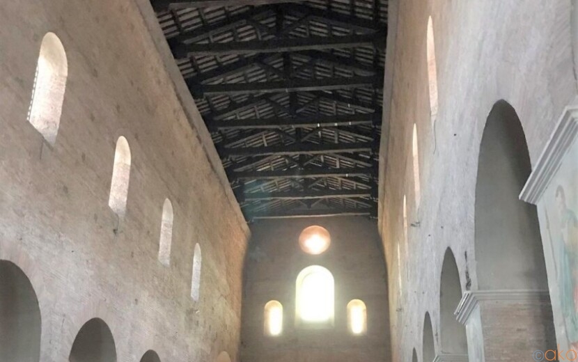 ローマの穴場、サンティ・ヴィンチェンツォ・エ・アナスタシオ教会｜イタリア観光ガイド