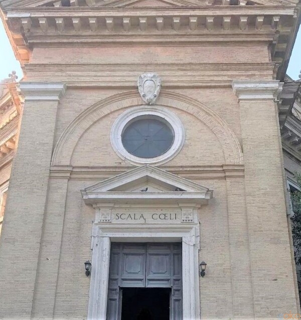 由来は天国への階段！ローマ、サンタ・マリア・スカラ・チェーリ教会｜イタリア観光ガイド
