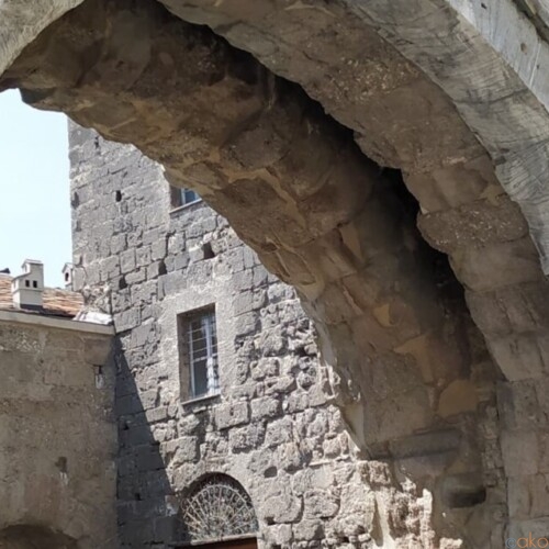 紀元前に建てられたアオスタへの玄関口、プレトリア門｜イタリア観光ガイド