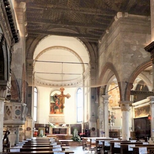ヴェネツィア、最古の教会のひとつ。サン・ジャコモ・デローリオ教会｜イタリア観光ガイド