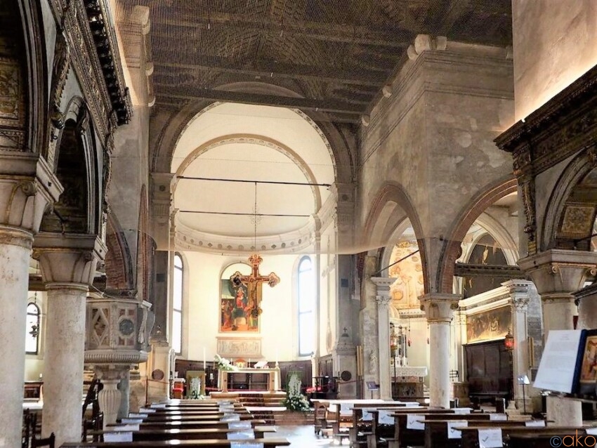 ヴェネツィア、最古の教会のひとつ。サン・ジャコモ・デローリオ教会｜イタリア観光ガイド