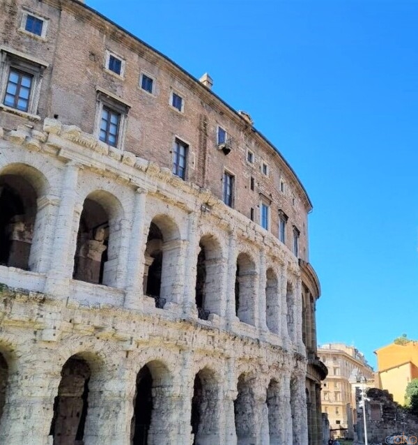 コロッセオよりさらに古いんです！ローマ、マルケッルス劇場｜イタリア観光ガイド