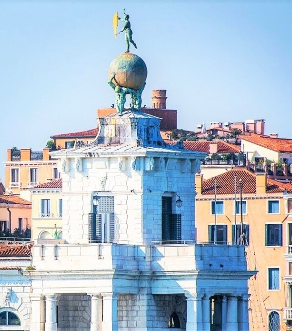 世界最古の税関。ヴェネツィア、プンタ・デラ・ドガーナ｜イタリア観光ガイド