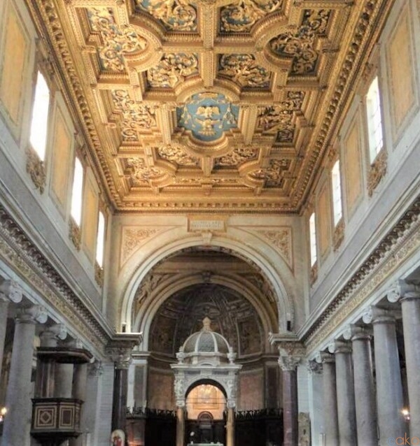 教会の中で教会が見られる!?ローマ、サン・クリソゴーノ教会｜イタリア観光ガイド